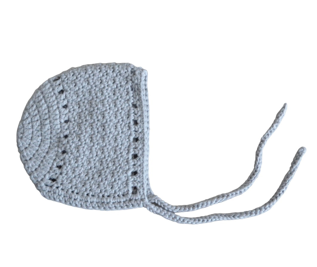 Mutsje lichtgrijs BanannaCreations in lichtgrijs