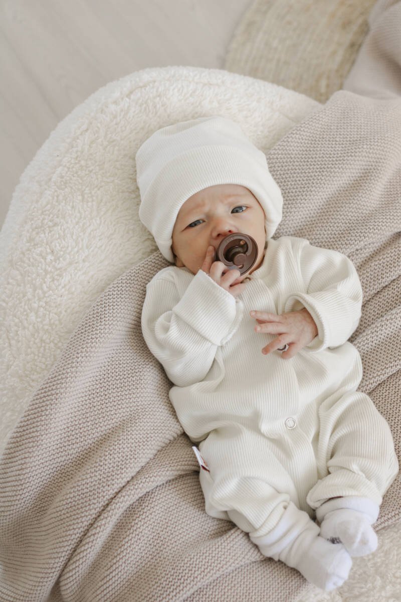 Geribd mutsje Little Adventure in gebroken wit