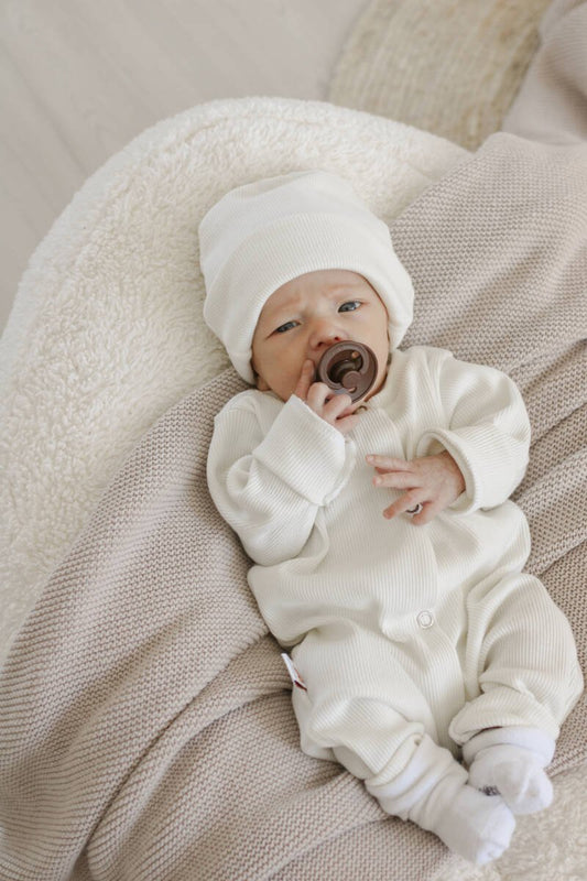 Geribd mutsje Little Adventure in gebroken wit