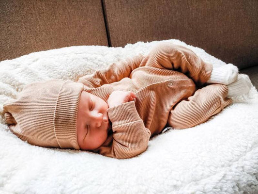 Geribd mutsje Little Adventure in licht bruin