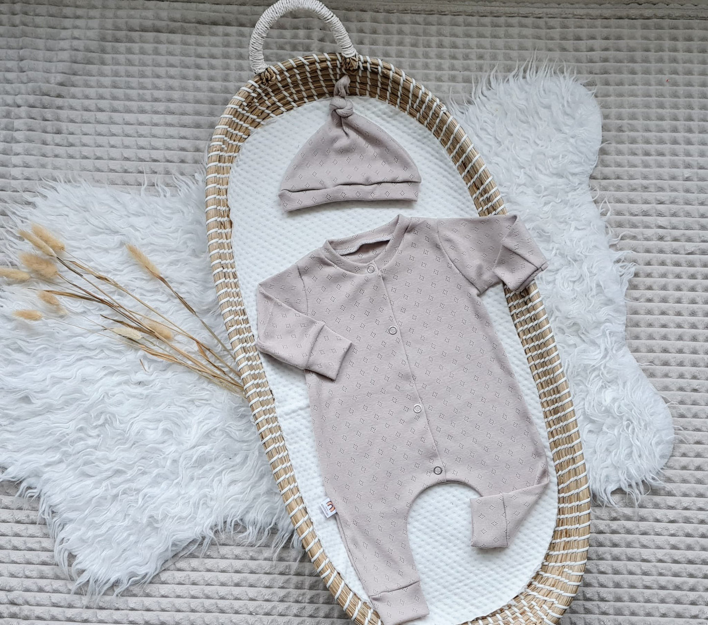 Knoopmutsje Ajour Little Adventure in beige