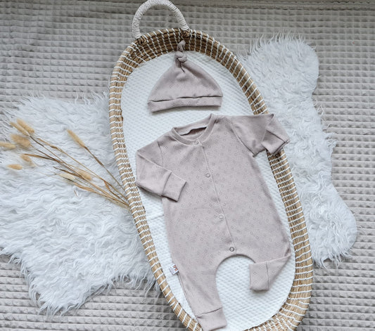 Knoopmutsje Ajour Little Adventure in beige