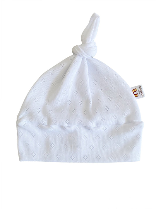 Knoopmutsje Ajour Little Adventure in wit